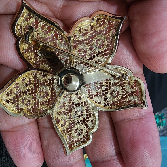 Earrings and Brooch set - Picture 5 of 6